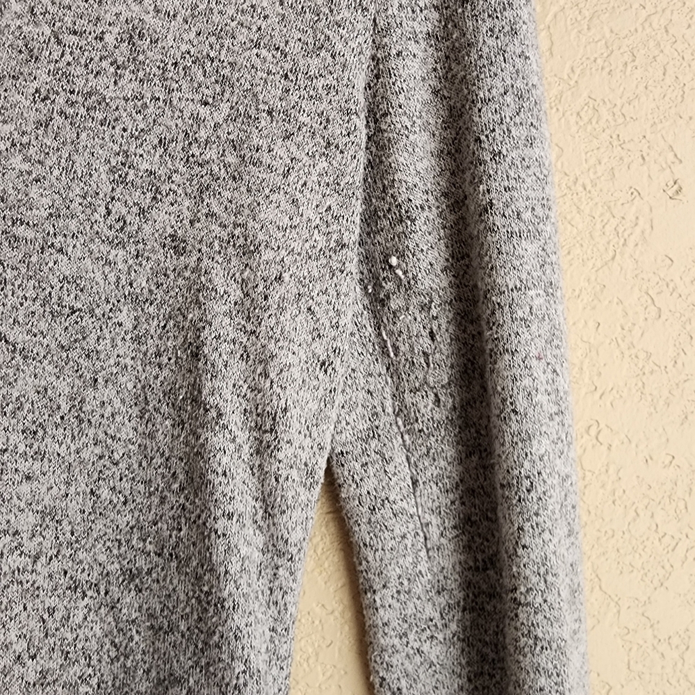 Express One Eleven Gray V-Neck Long Sleeve Sweater Size M - Picture 7 of 11